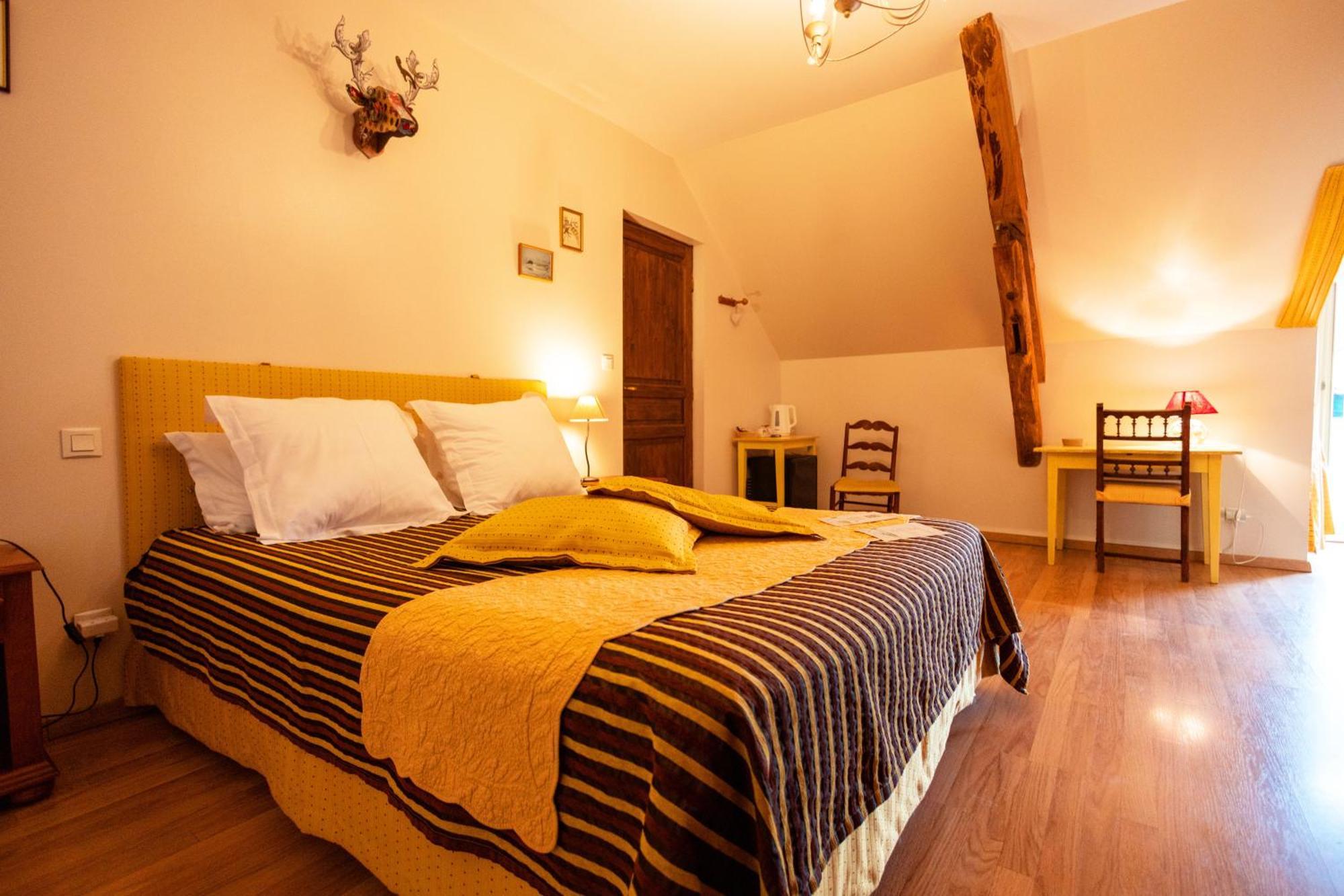 Bed and Breakfast Ferme De Marpalu La Ferte-Saint-Cyr Екстер'єр фото